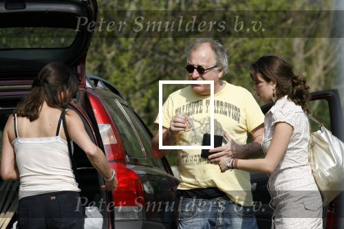 Bergen aan zee 6 mei 2006
Youp van t Hek  met zijn dochter en vrouw Debbie Petter
Peter Smulders bv