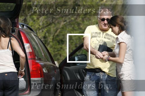 Bergen aan zee 6 mei 2006
Youp van t Hek  met zijn dochter en vrouw Debbie Petter
Peter Smulders bv