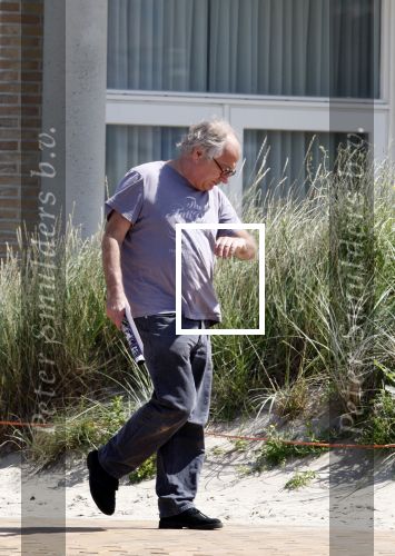 Bergen aan Zee 31 juli 2007
Youp van t Hek en zjn vrouw Debbie Petter op het strand.
Peter Smulders bv