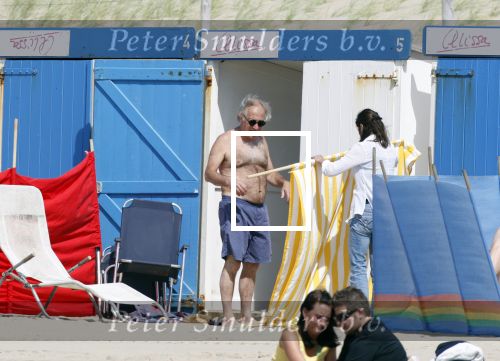Bergen aan Zee 31 juli 2007
Youp van t Hek en zjn vrouw Debbie Petter op het strand.
Peter Smulders bv