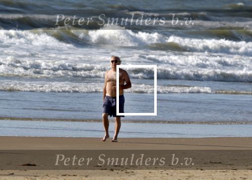 Bergen aan Zee 31 juli 2007
Youp van t Hek en zjn vrouw Debbie Petter op het strand.
Peter Smulders bv