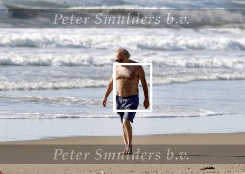 Bergen aan Zee 31 juli 2007
Youp van t Hek en zjn vrouw Debbie Petter op het strand.
Peter Smulders bv