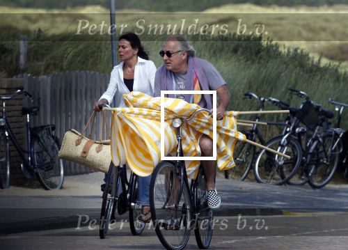 Bergen aan Zee 31 juli 2007
Youp van t Hek en zjn vrouw Debbie Petter op het strand.
Peter Smulders bv