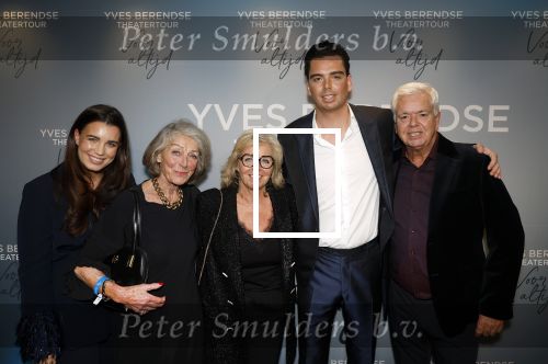 Bussum 8 december 2025
Premiere theatwershow Voor Altijd van Yves Berendse in t Spant. Yves Berendse met zijn vriendin ouders en oma