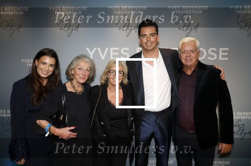 Bussum 8 december 2025
Premiere theatwershow Voor Altijd van Yves Berendse in t Spant. Yves Berendse met zijn vriendin ouders en oma