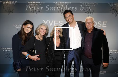 Bussum 8 december 2025
Premiere theatwershow Voor Altijd van Yves Berendse in t Spant. Yves Berendse met zijn vriendin ouders en oma