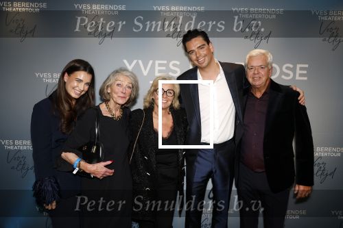 Bussum 8 december 2025
Premiere theatwershow Voor Altijd van Yves Berendse in t Spant. Yves Berendse met zijn vriendin ouders en oma