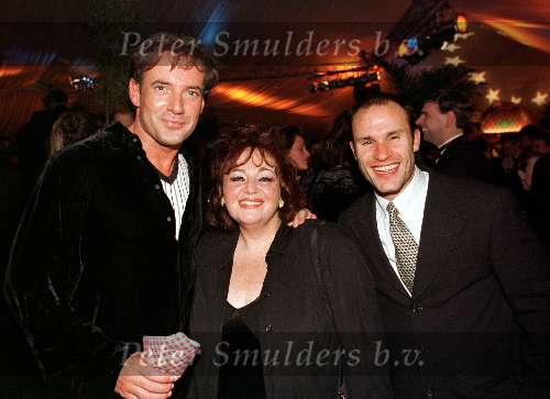 8 januari 1998
Nieuwjaarsreceptie Radio Noordzee/Uitgeverij Strengholt
Op de foto v.l.n.r.: Gerard Joling, Belinda Anholt en George Davis