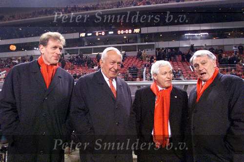 Eindhoven, 2 februari 1999
PSV-clubartsen v.l.n.r.: Arthur Wolf, Dr. Carel v d Brekel, Cees Rein v d Hoogenband en Bobby Robson