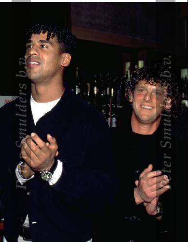 Frank Rijkaard met zijn compagnon in de lingerie Benny Garcia Oktober 1994.