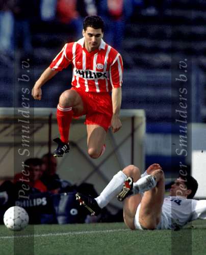 Gerald Vanenburg in aktie voor PSV