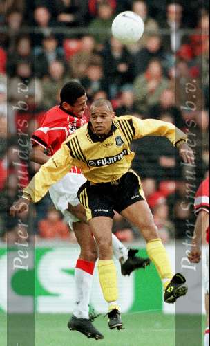 Eindhoven, 9 november 1997
Gllen Helder in duel met Vampeta