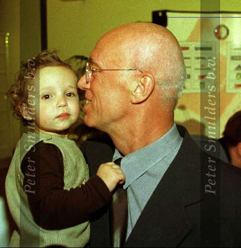 5 januari 1998 Jeroenv d Herik met zijn kleinzoon Nikki op de Nieuwjaarsreceptie van Feyenoord
