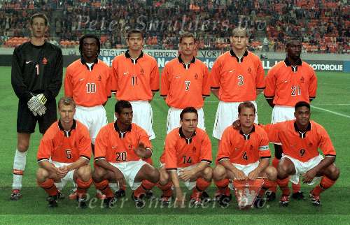 5 juni 1998
Nederland-Nigeria, eindstand 5-1
Op d e foto v.l.n.r. gehurkt: Arthur Numan, Aron winter,Marc Overmars, Frank de Boer en Patrick Kluivert.
Achterste rij: Edwin v d Sar, Clarence Seedorf, Phillip Cocu,Ronald de Boer, Jaap Stam en Jerry Haisselbank