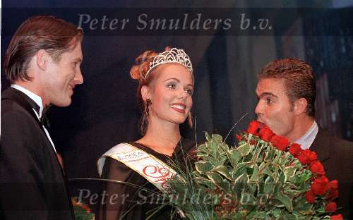 23 oktober 1998
Miss Nederland 1998 Nerena Ruinemans samen op de foto met Mike Starink