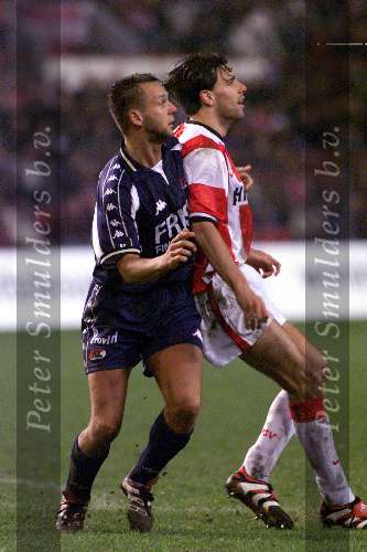 Eindhoven, 2 februari 1999
PSV-AZ, eindstand 2-0 KNVB-beker 3e ronde
Ruud v Nistelrooy in duel met Peter Wijker