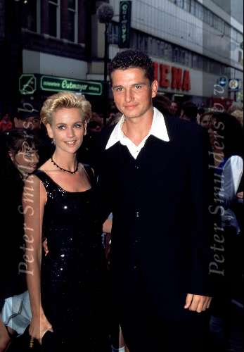 Richard Krajiceck met Daphne Deckers 
1998