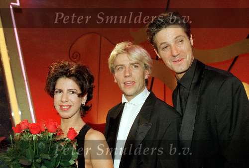 Isa Hoes samen met haar man Antonie Kamerling en Rick Engelkes