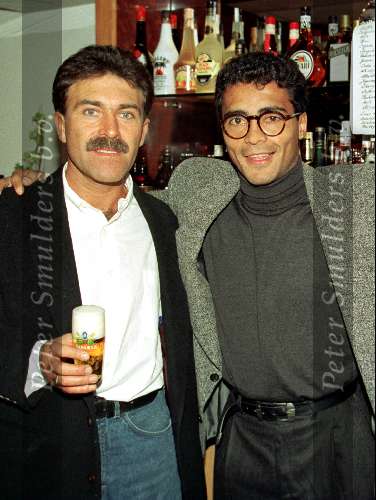 Eindhoven, Romario samen met zijn spaanse vriend Antonio Perez bij de openin g van een spaans restaurant.
15 november 1993