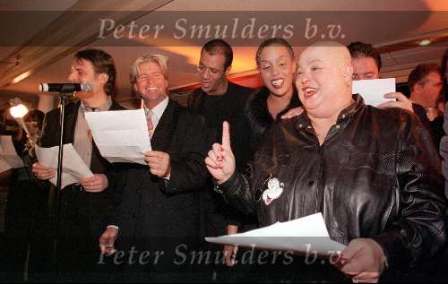 Utrecht, 4 januari 1999
v.l.n.r.: Wout v Dolenweerd, Dries Roelvink, Jimmy Geduld, Glennis Grace en Sugar Lee Hooper