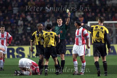 Eindhoven, 29 januari 2000
Wedstrijd om de Amstel Cup (1/8 finale), eindstand 0-2
Gele kaart voor Marc v Hintum gegeven door scheidsrechter E. Braamhaar