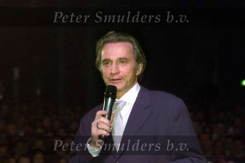 Wernhout, 16 januari 2000
Nieuwjaarsfeest t.b.v. Personeelsfeest Free Record
Hans Breukhoven spreekt zijn personeel toe over geweld