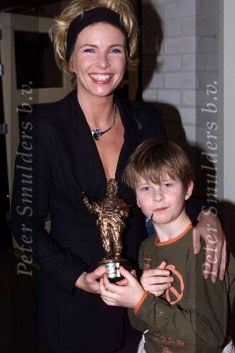Nijkerk 1 januari 2001
Nieuwjaarsreceptie staatsloterijshow.
Anita Witsier met zoontje