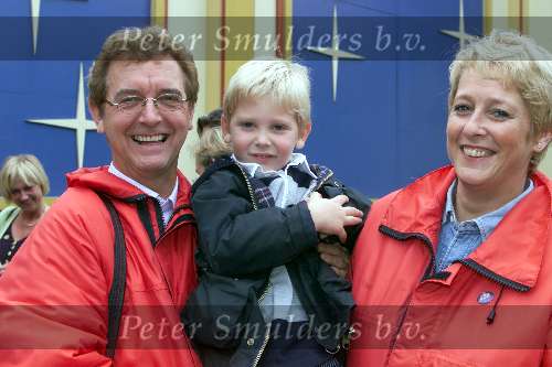 Kaatsheuvel, De Efteling 23 september 2001
2500e Efteling Sprookjes-show
Frank Mortier ( vroeger van Frank & Mirella ) samen met zijn vrouw en zoontje