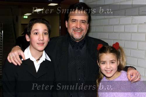 Nijkerk 1 januari 2001
Nieuwjaarsreceptie staatsloterijshow.
George Baker met kinderen