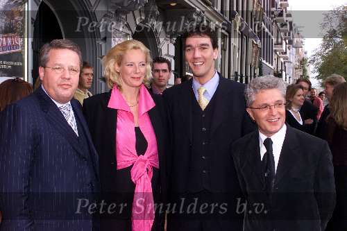 Amsterdam 23 september 2001
Premiere de Titanic in Carre
Guido Maas en Marijke Schaaphok en Jacques d Ancona met vriend Hans