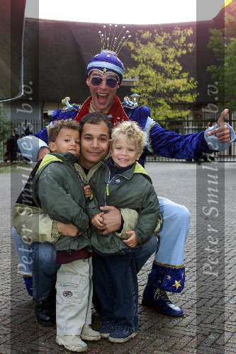 Kaatsheuvel, De Efteling 23 september 2001
2500e Efteling Sprookjes-show
John Jones met zijn kinderen