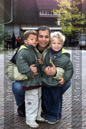 Kaatsheuvel, De Efteling 23 september 2001
2500e Efteling Sprookjes-show
John Jones met zijn kinderen