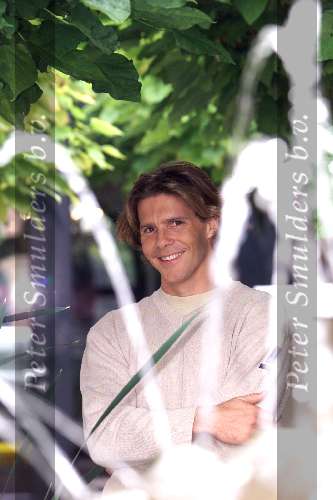 NAARDEN VESTING 25 SEPTEMBER 2001
Perspresentatie van het nieuwe programma van Wouter Nicolaas , Blind Vertrouwen .