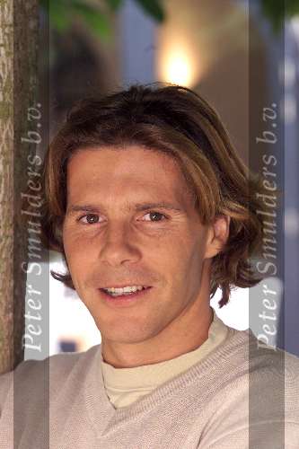 NAARDEN VESTING 25 SEPTEMBER 2001
Perspresentatie van het nieuwe programma van Wouter Nicolaas , Blind Vertrouwen .