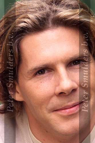 NAARDEN VESTING 25 SEPTEMBER 2001
Perspresentatie van het nieuwe programma van Wouter Nicolaas , Blind Vertrouwen .