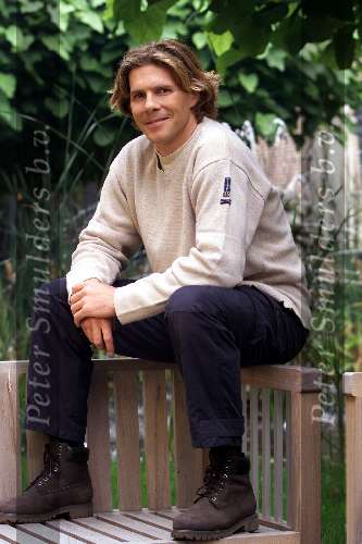 NAARDEN VESTING 25 SEPTEMBER 2001
Perspresentatie van het nieuwe programma van Wouter Nicolaas , Blind Vertrouwen .