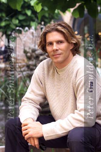 NAARDEN VESTING 25 SEPTEMBER 2001
Perspresentatie van het nieuwe programma van Wouter Nicolaas , Blind Vertrouwen .