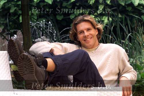 NAARDEN VESTING 25 SEPTEMBER 2001
Perspresentatie van het nieuwe programma van Wouter Nicolaas , Blind Vertrouwen .