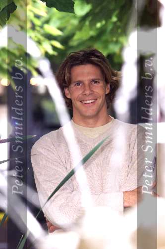 NAARDEN VESTING 25 SEPTEMBER 2001
Perspresentatie van het nieuwe programma van Wouter Nicolaas , Blind Vertrouwen .