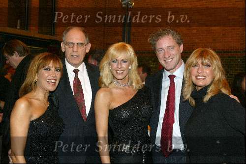 Amsterdam  1 janari 2002

Nieuwjaarsfeest Staatsloterijshow in de beurs van Berlage.
de duch divas en Thom de Graaf en Hans Dijkstal

Peter Smulders bv