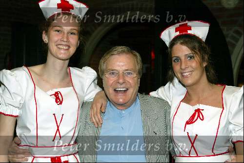 Berkel Enschot 13 januari 2002
Uiteiking cd Mickey2much .
 Henk Pleket Havenzangers