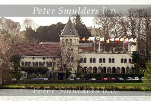 Genval Belgie  28 december 2001
Hotel kasteel Chateau du Lac  waar Maxima en WA een soort try out zouden hebben.


Peter Smulders bv