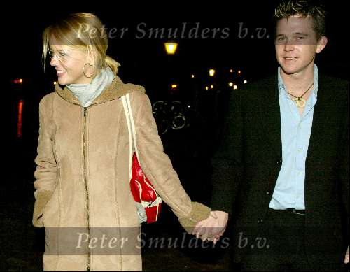 Amsterdam  12 januari 2002

John de Mol jr viert zijn verjaardag metfamilie en vrinden bij Restaurnt Blener in Amsterdam.
John met zijn nieuwe vriendin Chantal Jansen (hoofdrolspeelster Saturday night fever). verder aanwezig
Willeke Alberti, Linda de Mol, John de Molsr, Soren Lerby met vrouw, John van t Schip en Danielle, Winston Gerchtanowiz en Ralph de Vries.

Peter Smulders bv