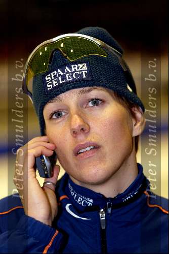 Heerenveen 22 december 2001
Skate  off wedstrijden voor Olympische spelen.
Marianne Timmer met gsm