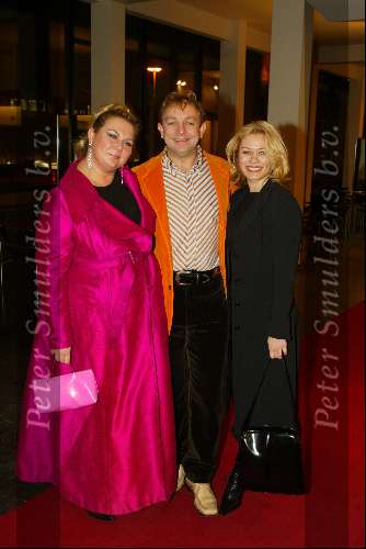 Tilburg 27 januari 2003
Premiere Nonsens in schouwburg Tilburg.
Maya vandenbroecke Antje Monteiro