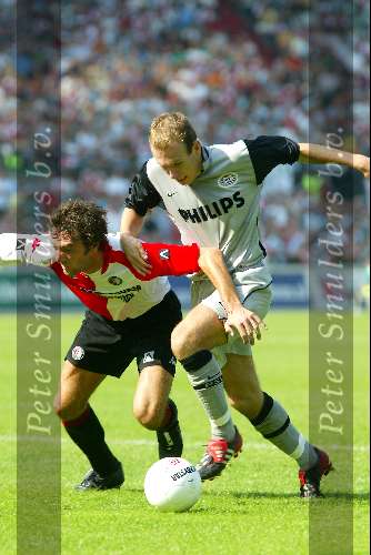 Rotterdam 21 September 2003
Feijenoord - PSV  1-3 
Arjen Robben in duel met Peter v d Berg