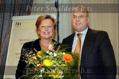 Bussum 8 januari 2003
Omroepvrouw & Omroepman van het jaar 2002
Cathy Spierenburg omroepvrouw
Dhr. Valkiezer omroepman