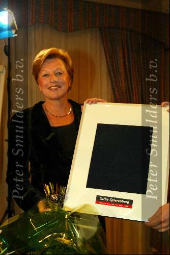 Bussum 8 januari 2003
Omroepvrouw & Omroepman van het jaar 2002
Cathy Spierenburg omroepvrouw