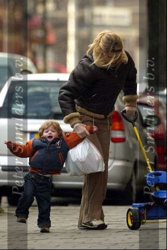 Amsterdam 25 januari 2003
Danielle Overgaag met haar zoontje Tijmen