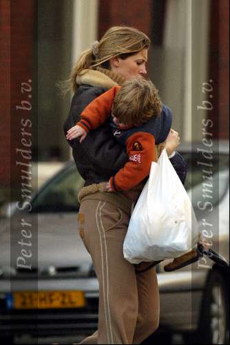 Amsterdam 25 januari 2003
Danielle Overgaag met haar zoontje Tijmen